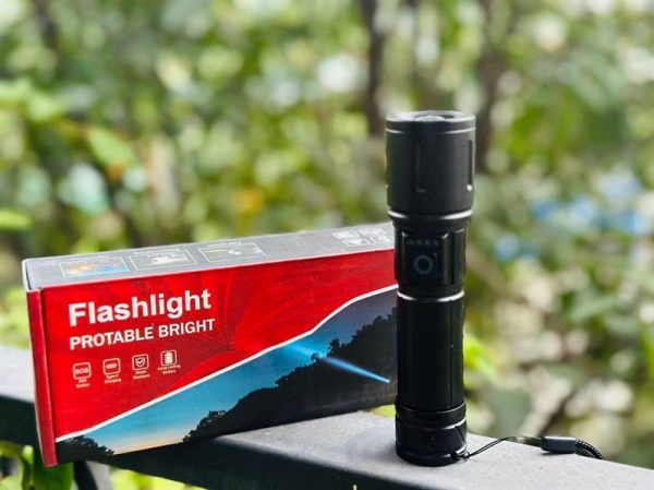 KLA96 - Đèn pin chiếu sáng tích điện