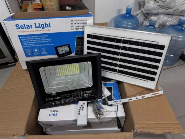 KLX108 - Đèn năng lượng mặt trời 1500W